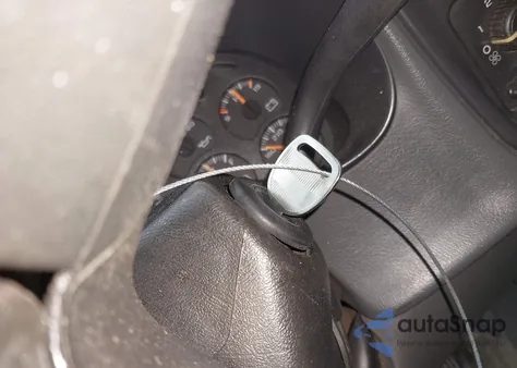 2005 Chevrolet Silverado 1500 Ls z USA, uszkodzony, nr VIN 2GCEK13T851100452